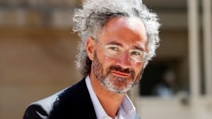 Apple Tesla Palantir And More Stock Market Movers camreo